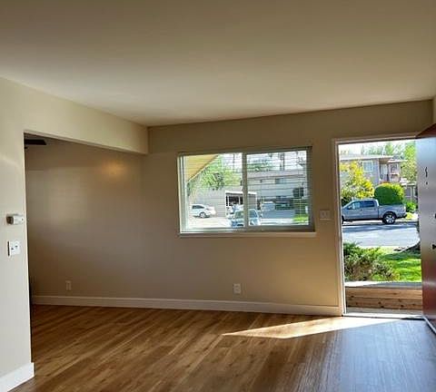 5th image of 459 Sunberry Dr #5
