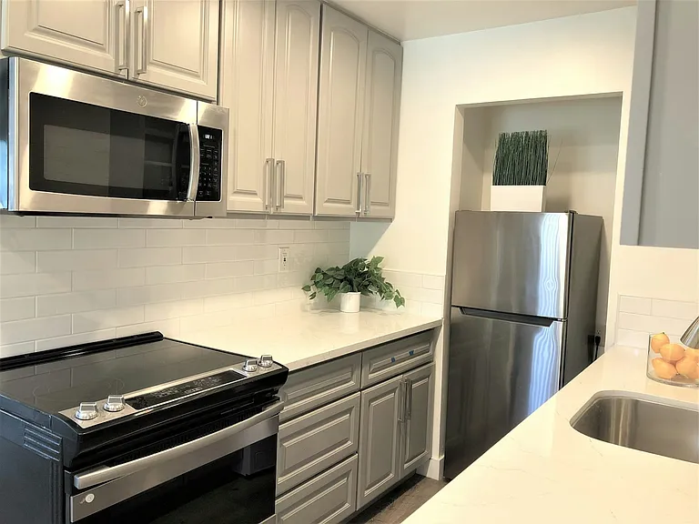 611 San Luisito Way #4 — Photo 2