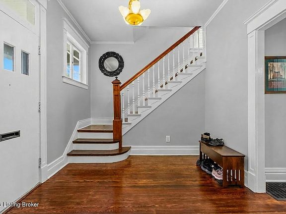 4th image of 1840 Deer Park Ave
