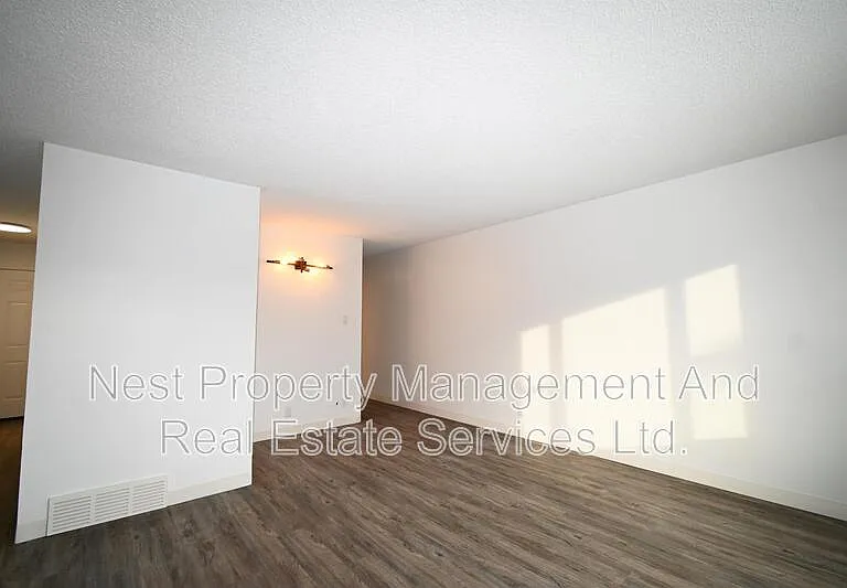 G86 Strathcona Ave #1900 — Photo 4