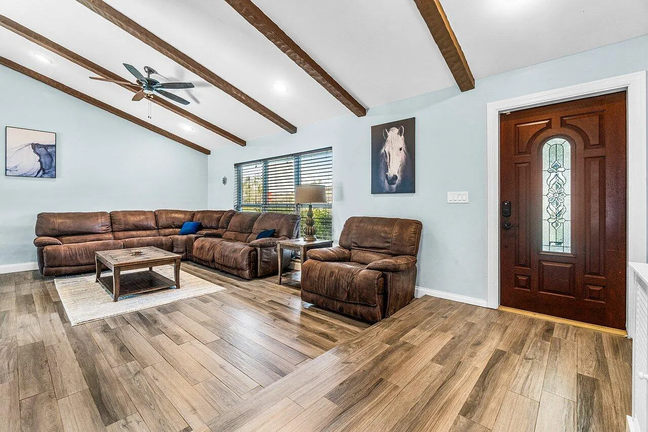 4 bed, 2.0 bath, 1740 sqft, $5,000 — Photo 3