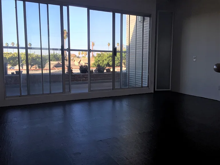 Daisy Studios/Lofts — Photo 21