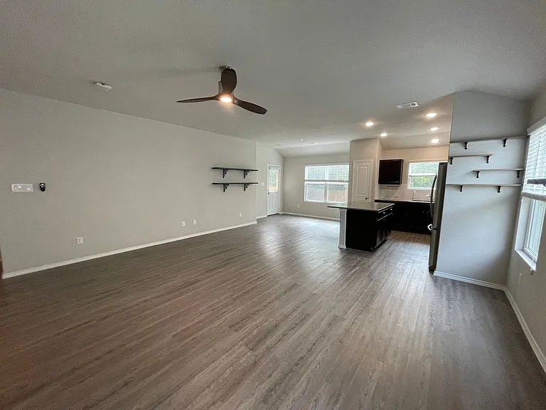 3918 Stanley Park — Photo 4