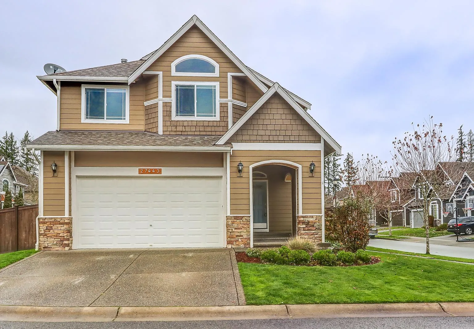 4 bed, 2.5 bath, 2460 sqft, $3,500 — Photo 1