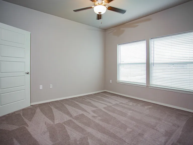 Crown at Seven Oaks Apartment Homes — Photo 31