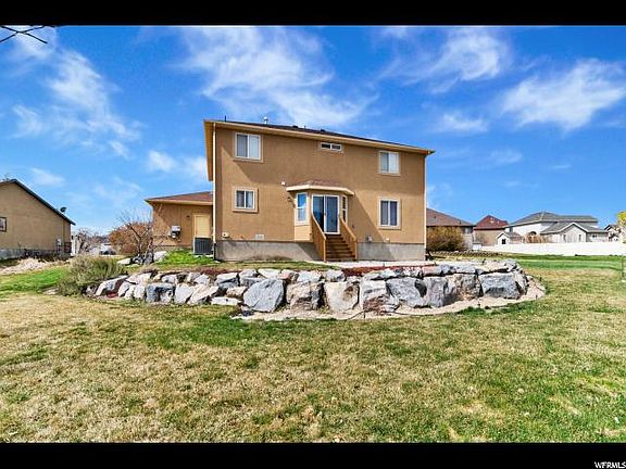 3rd image of 642 N Fox Cir