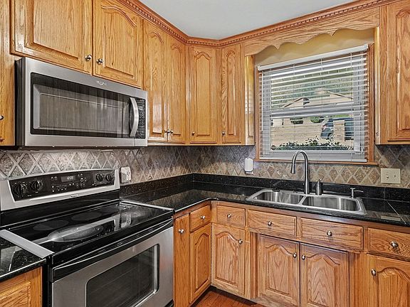 5th image of 4313 Golden Hills Dr