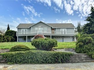302 Lochwood Dr, Camano Island, WA 98282