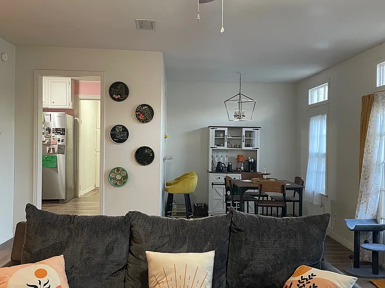925 Albany St — Photo 15
