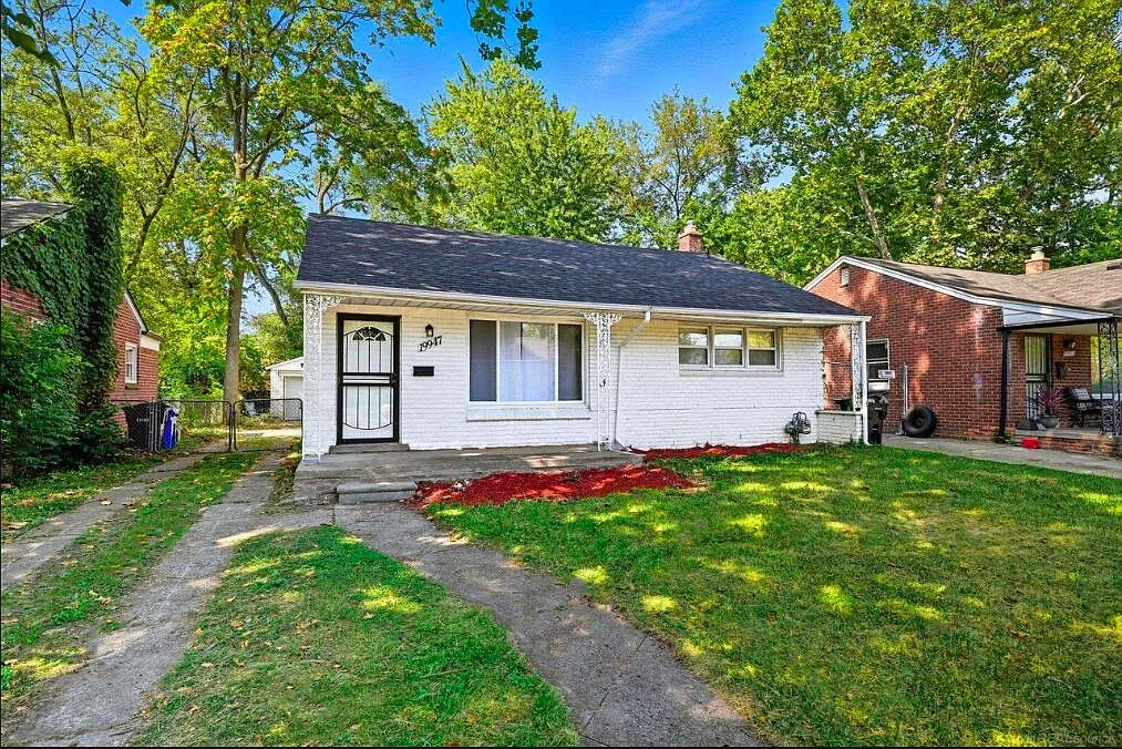 3 bed, 934 sqft, $1,297 — Photo 2