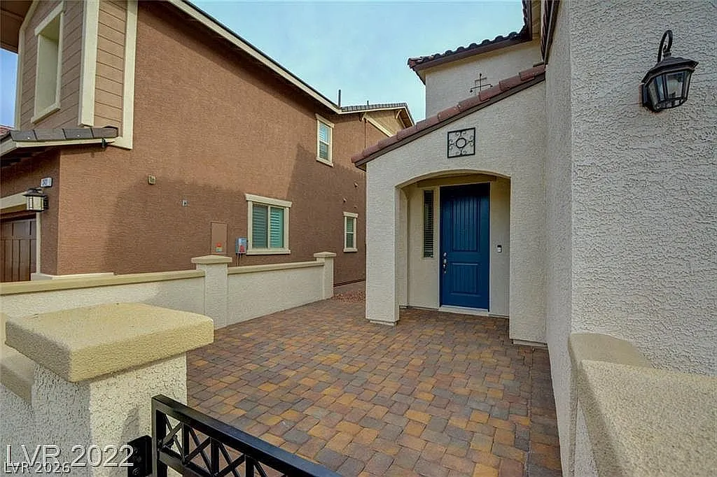 3 bed, 2.5 bath, 2030 sqft, $2,350 — Photo 2