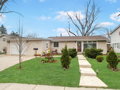 151 Sioux Ave, Carpentersville, IL, 60110