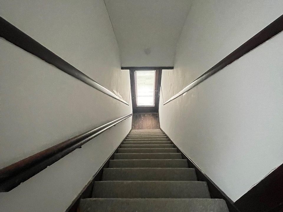 1st image of 204 1/2 S 14th St #204-1/2
