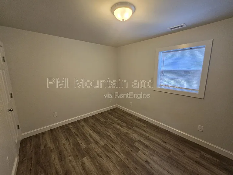 617 Brookshire St #B — Photo 22
