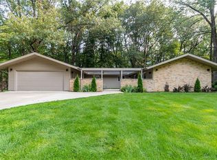 2107 Sarahs Ln, Charleston, IL 61920