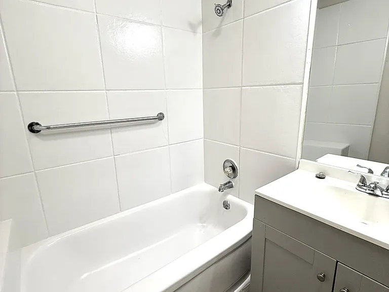 1105 NW Burch St — Photo 22