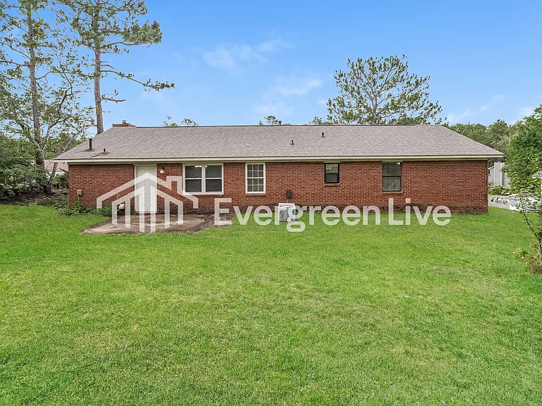 2665 Barclay St — Photo 15