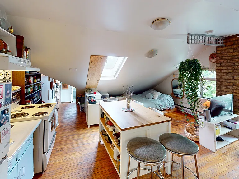 219 Bathurst St #3 — Photo 15