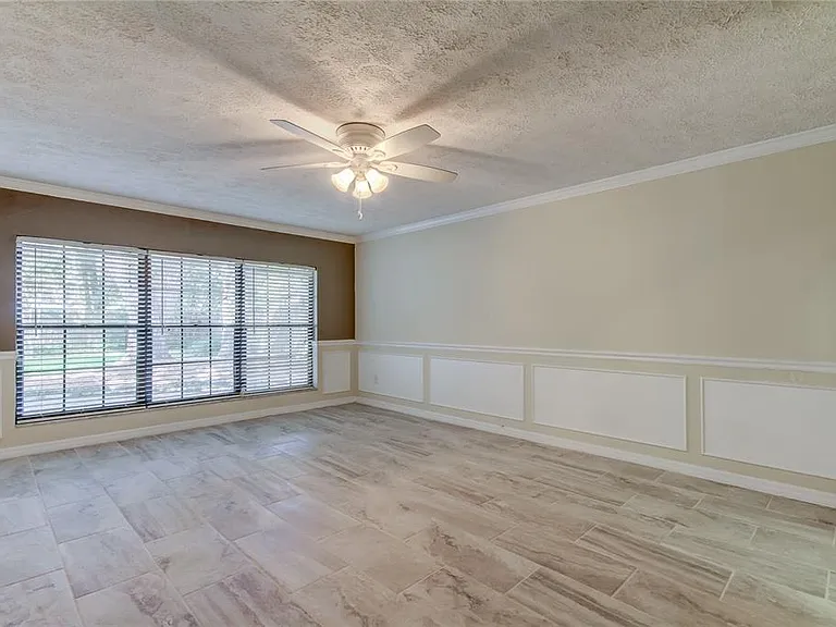 10406 Reclinata Ln — Photo 8