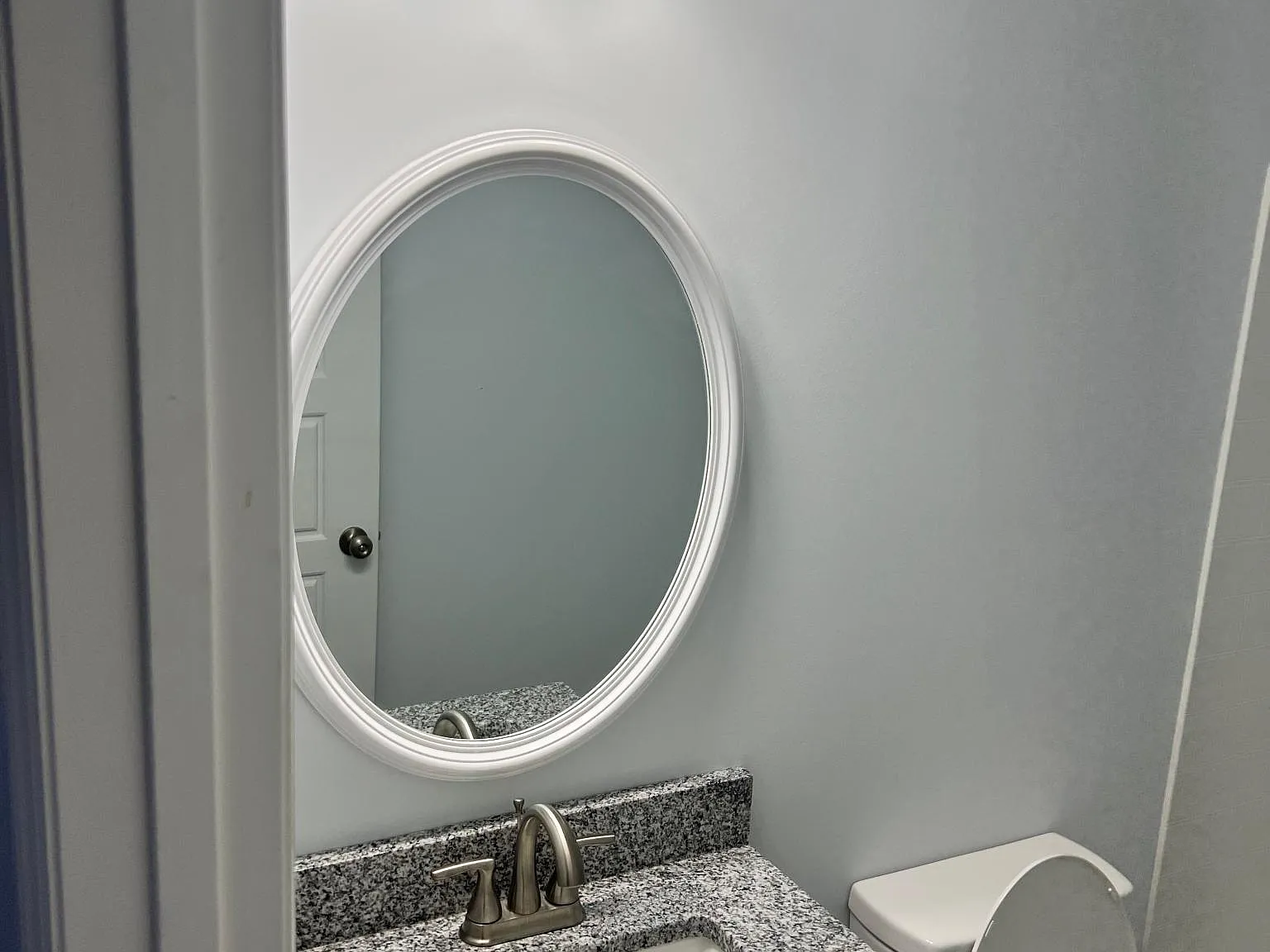 1011 Jarvis Ave — Photo 4