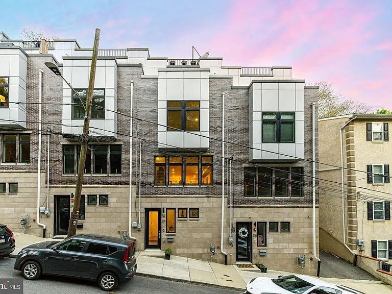 239 Lyceum Ave — Photo 1