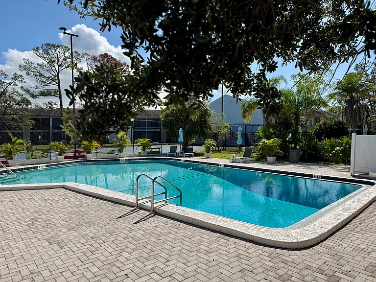 Portofino at Largo — Photo 9