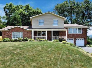 1220 Sky Ridge Dr, Pittsburgh, PA 15241