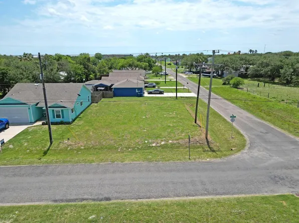 1401 E Linden St, Rockport, TX 78382