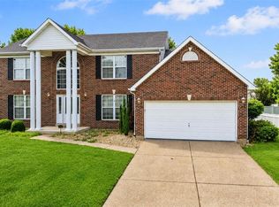 305 Highgrove Place Dr, O'Fallon, MO 63366