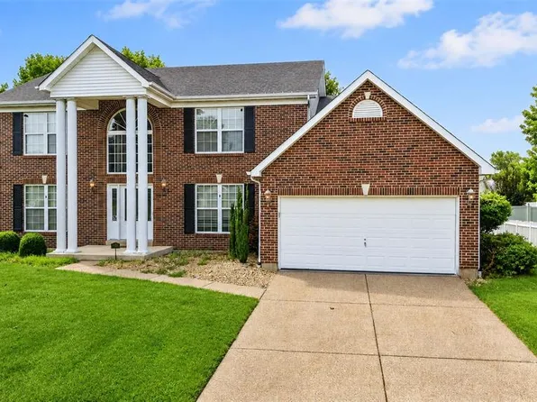 305 Highgrove Place Dr, O'Fallon, MO 63366
