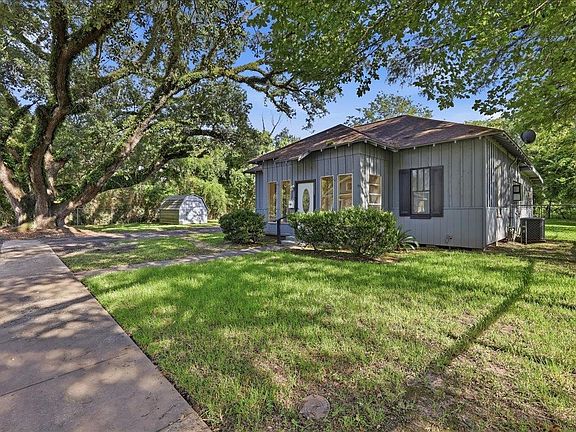 3rd image of 1203 W Cypress Ave