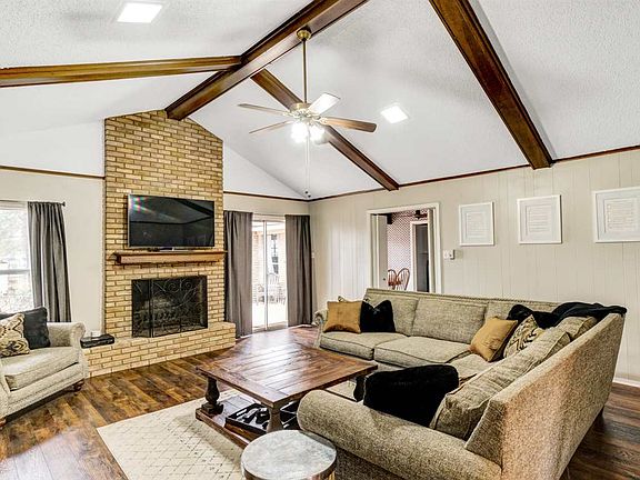 4th image of 1211 Balmoral Dr