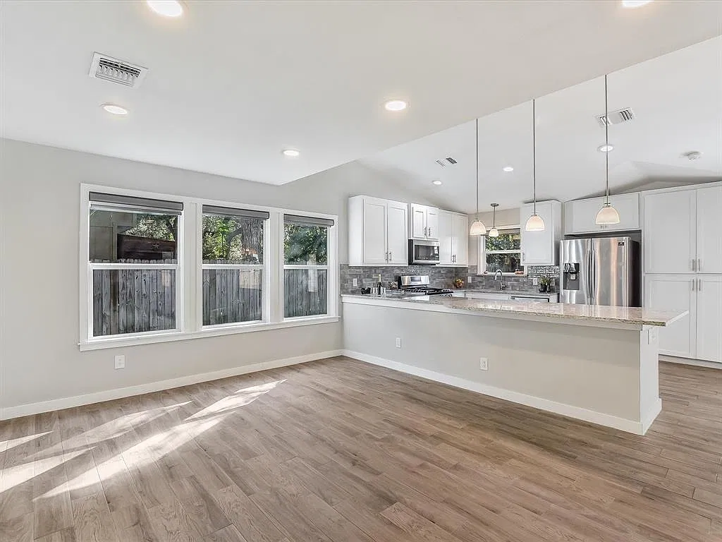 3 bed, 2.5 bath, 1401 sqft, $2,395 — Photo 4