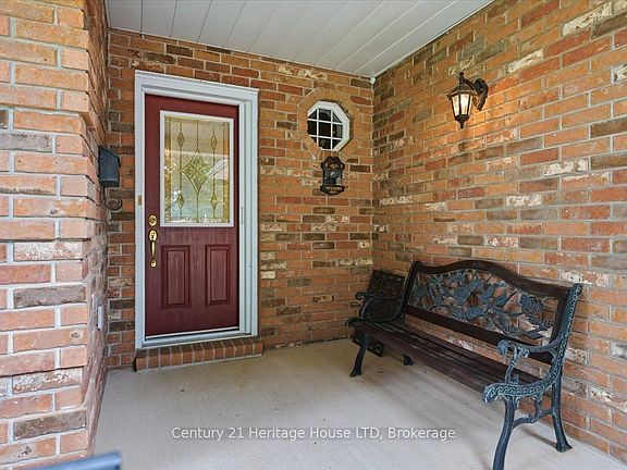 5th image of 17 Oakridge Blvd