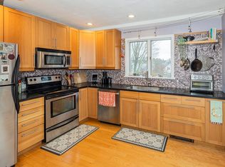 42 Broad St APT 5, Salem, MA 01970