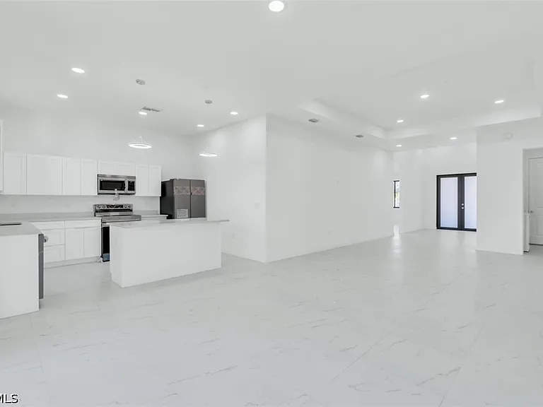 1021 Chiquita Blvd S — Photo 9