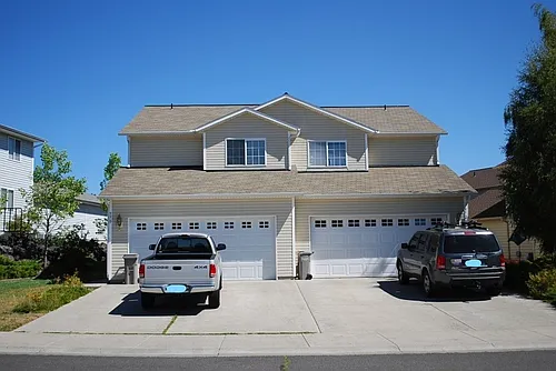 570-572 SE Shoemaker Pl Photo 1