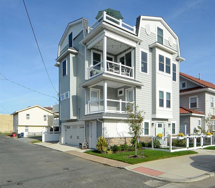 1st image of 7 W 10th St