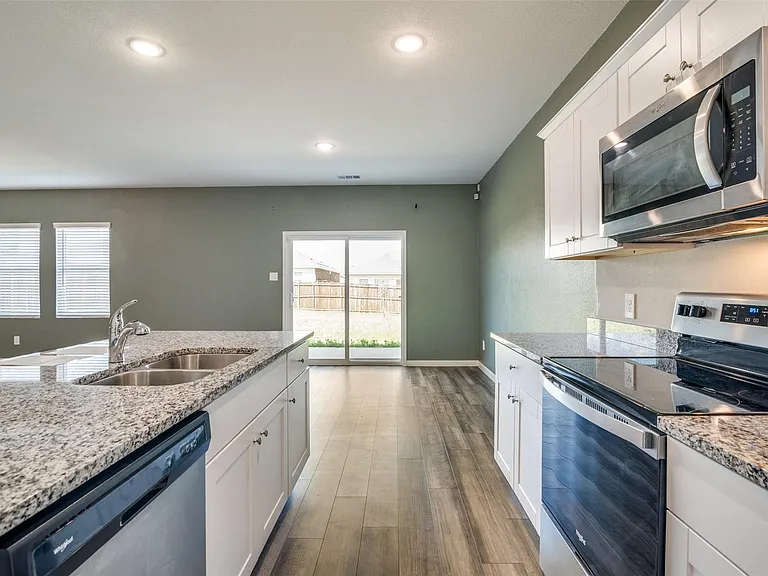731 Yorkshire Dr — Photo 21
