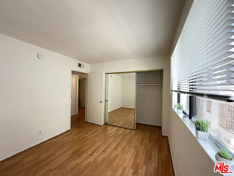 326 S Manhattan Pl #104 — Photo 8