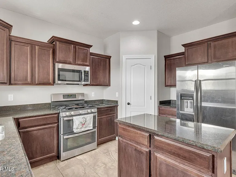 408 Bellwoode Ave — Photo 12