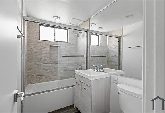 5th image of 215 N Fickett St