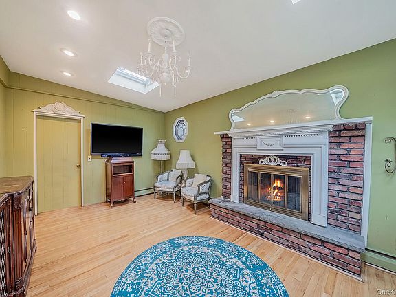 2nd image of 18 E Bay Drive