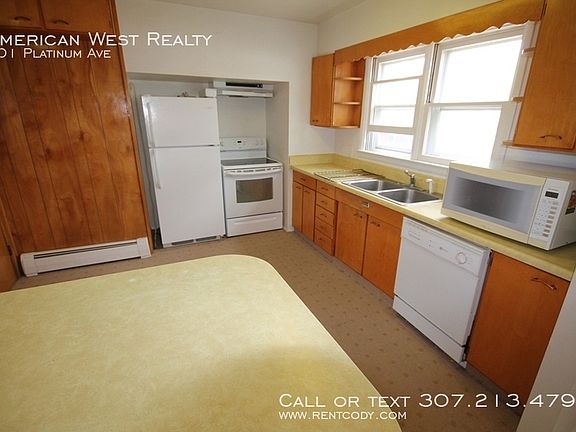 3rd image of 701 Platinum Ave
