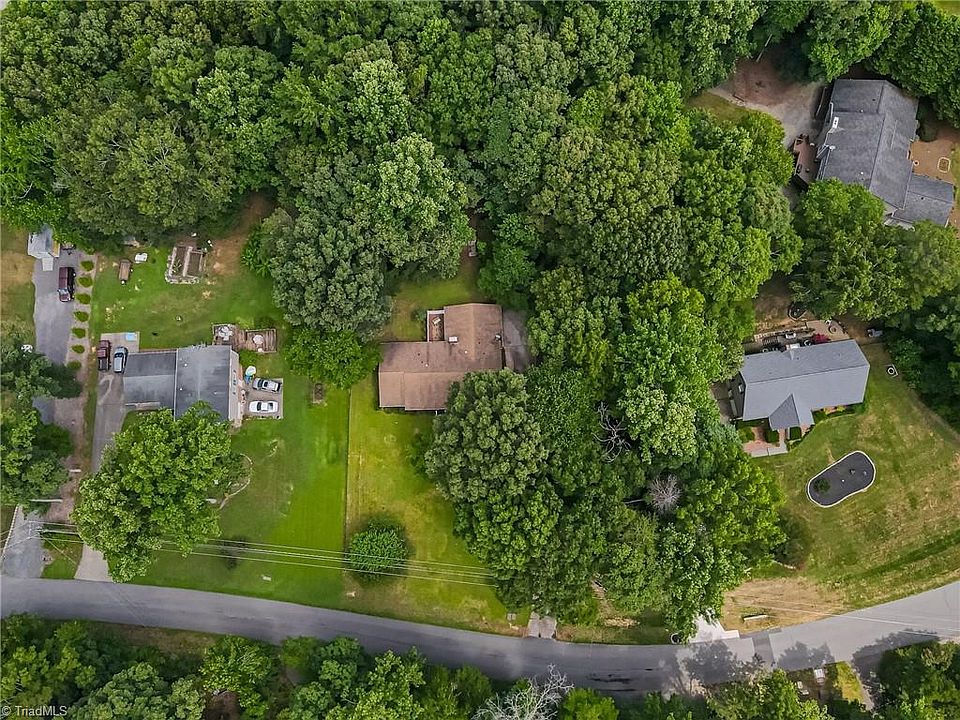 2nd image of 3541 N Lakeshore Dr