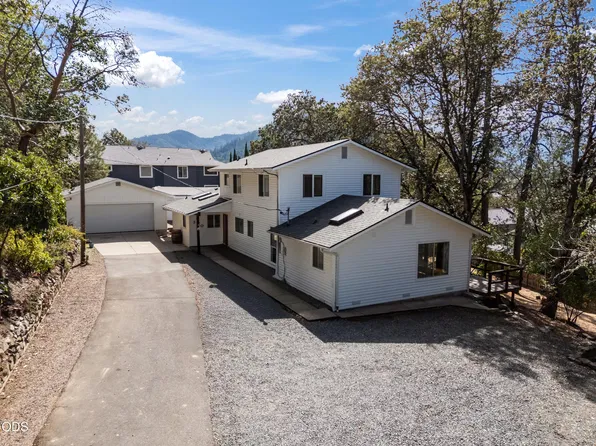 350 7th St, Rogue River, OR 97537
