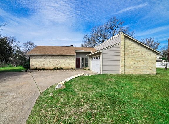2nd image of 2700 Normand Cir