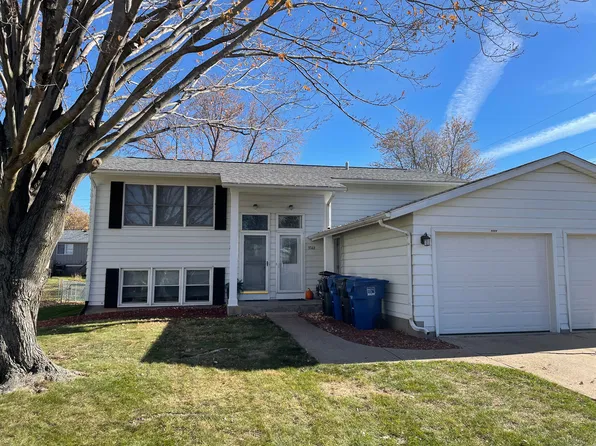 3520 34th St, Moline, IL 61265