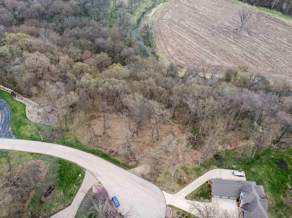80 Roosevelt Dr, East Dubuque, IL 61025
