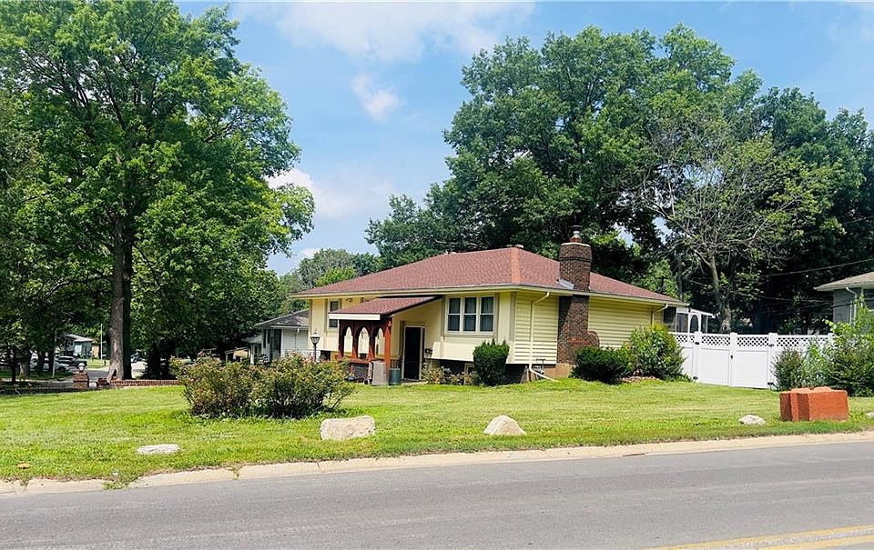 2nd image of 5708 E 100th St